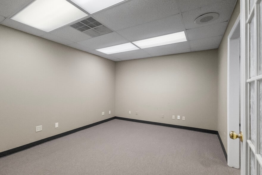 More Photos Of 421 S Beckham Ave, Tyler Medical For Lease