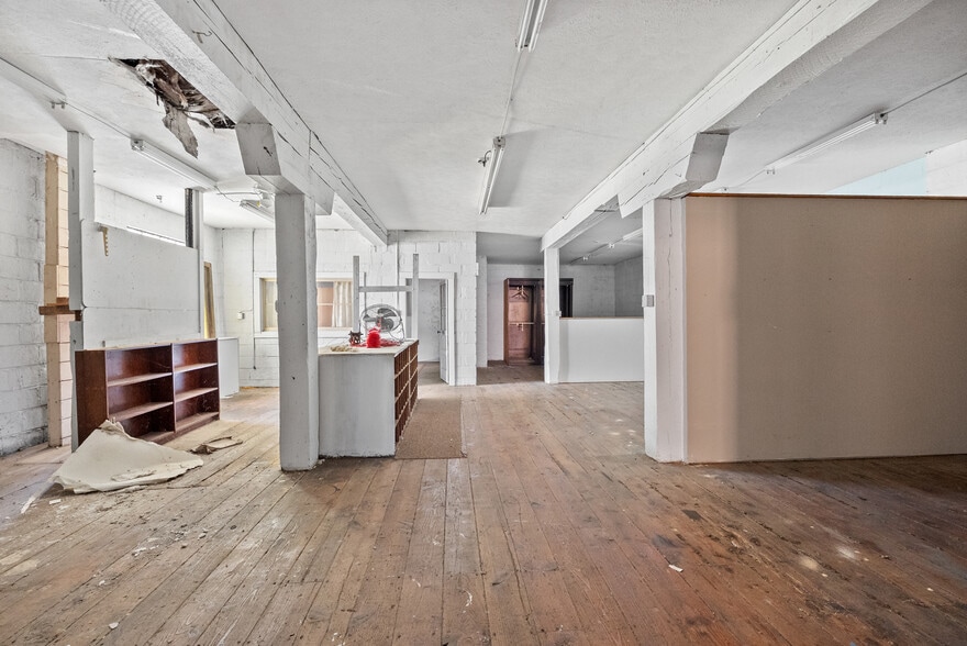 More Photos Of 1850 Church St, Appomattox Bar For Sale