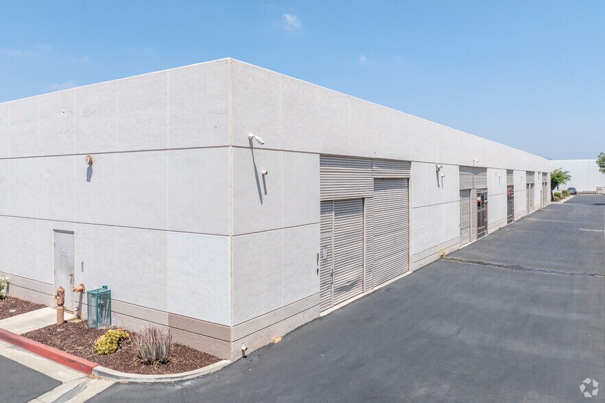 More Photos Of 2020 Iowa Ave, Riverside Office For Lease