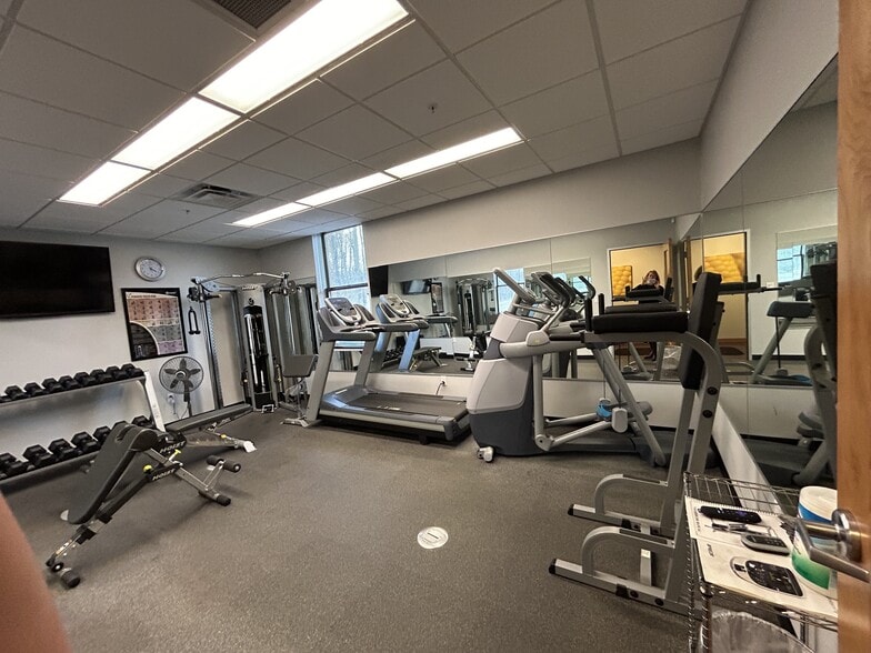 More Photos Of 625 S Main St, Zionsville Office For Sale