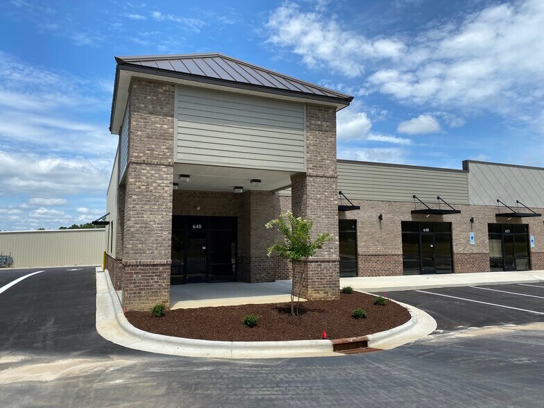 More Photos Of 640-668 Shell Dr, Spring Lake Storefront For Lease