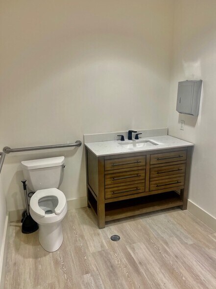 More Photos Of 4407 Bee Caves Rd, West Lake Hills Office For Lease