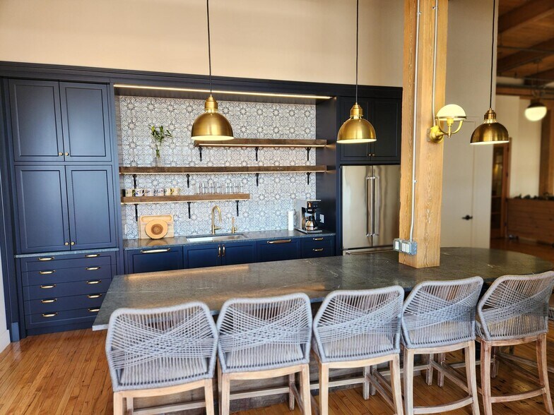 More Photos Of 1901 N Clybourn Ave, Chicago Loft Creative Space For Lease