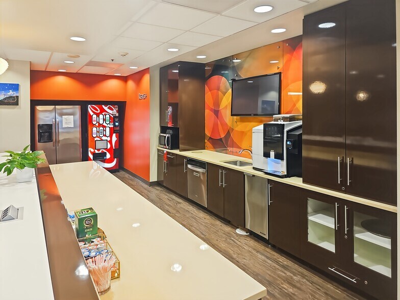 More Photos Of 111 SW 5th Ave, Portland Coworking Space