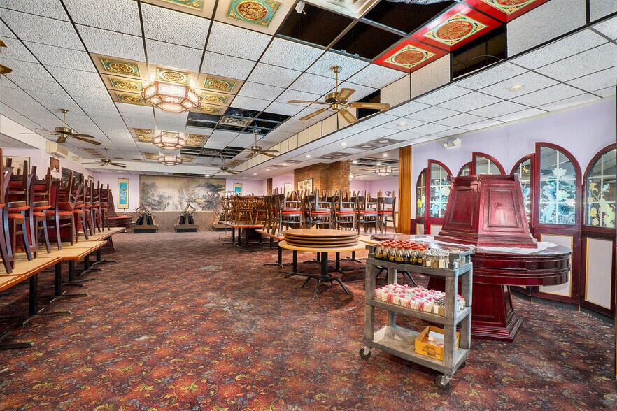 More Photos Of 2320 S Dort Hwy, Flint Restaurant For Sale