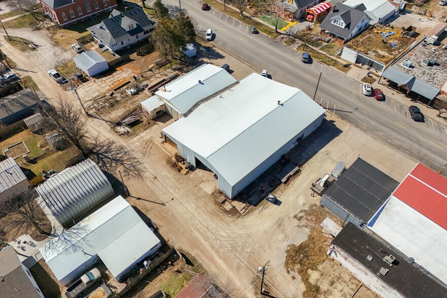 More Photos Of 410 N Commercial Ave, Sedgwick Storefront For Sale