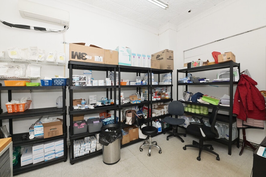 More Photos Of 24-26 W Merrick Rd, Freeport Storefront For Sale