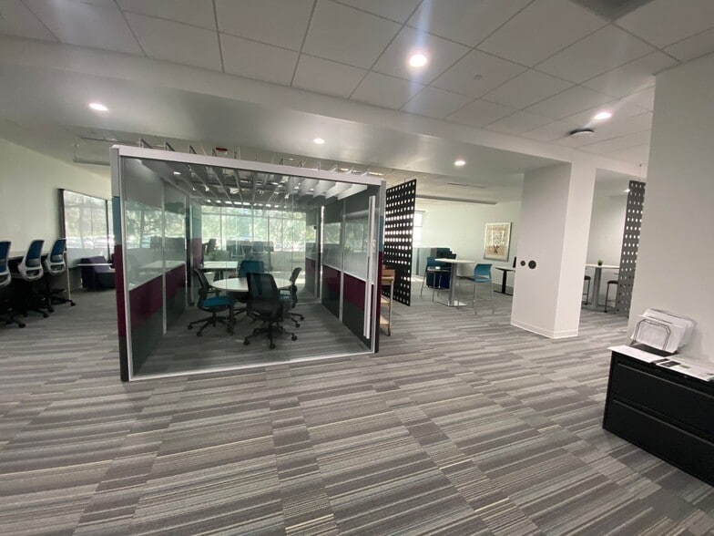 More Photos Of 13640-13690 Riverport Dr, Maryland Heights Office For Lease