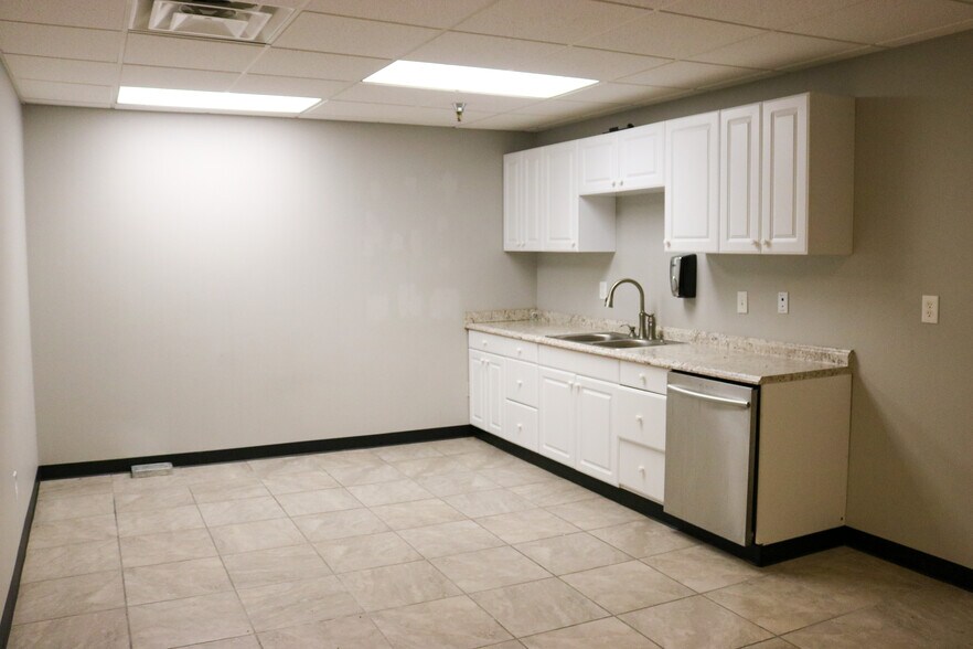 More Photos Of 3730 S Elizabeth St, Independence Medical For Lease