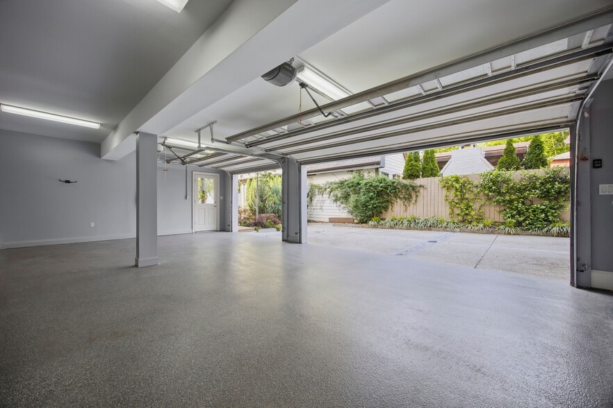 More Photos Of 574 East Ave NE, Atlanta Specialty For Sale