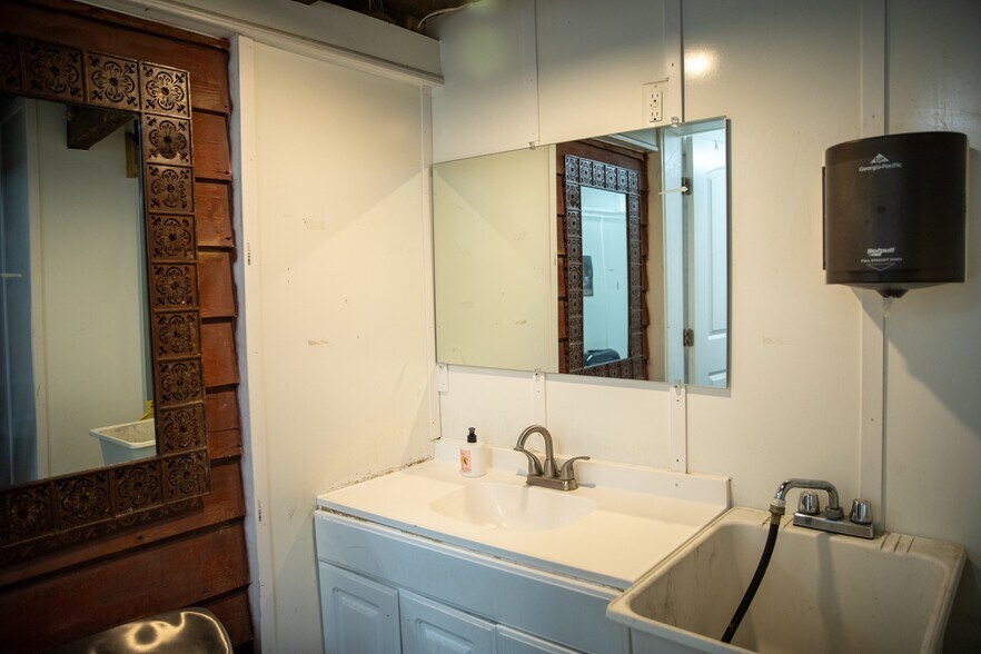 More Photos Of 22572 Bridgeville Hwy, Seaford Auto Dealership For Sale