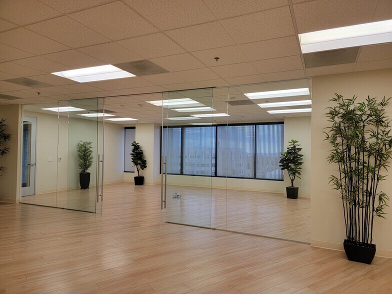 More Photos Of 3281 E Guasti Rd, Ontario Unknown For Lease