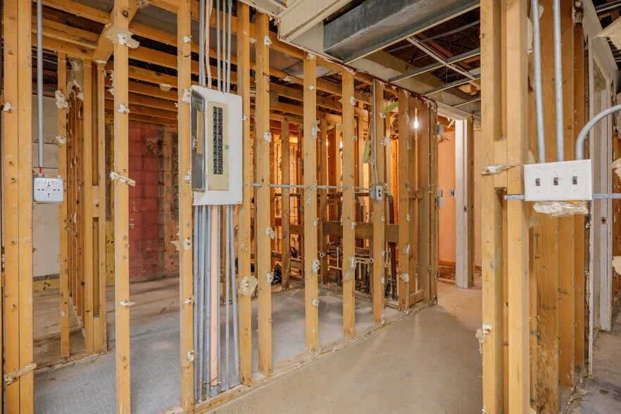 More Photos Of 3921 Olive St, Racine Office For Sale