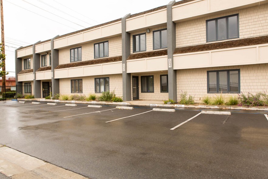 More Photos Of 1231-1241 E Warner Ave, Santa Ana Distribution For Lease