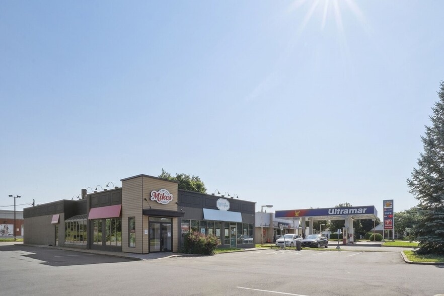 More Photos Of 80-90 Rue Quévillon, Varennes Convenience Store For Sale
