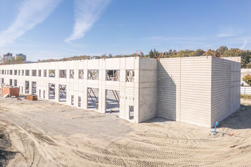 More Photos Of 8700 Boundary Rd, Burnaby Warehouse For Lease