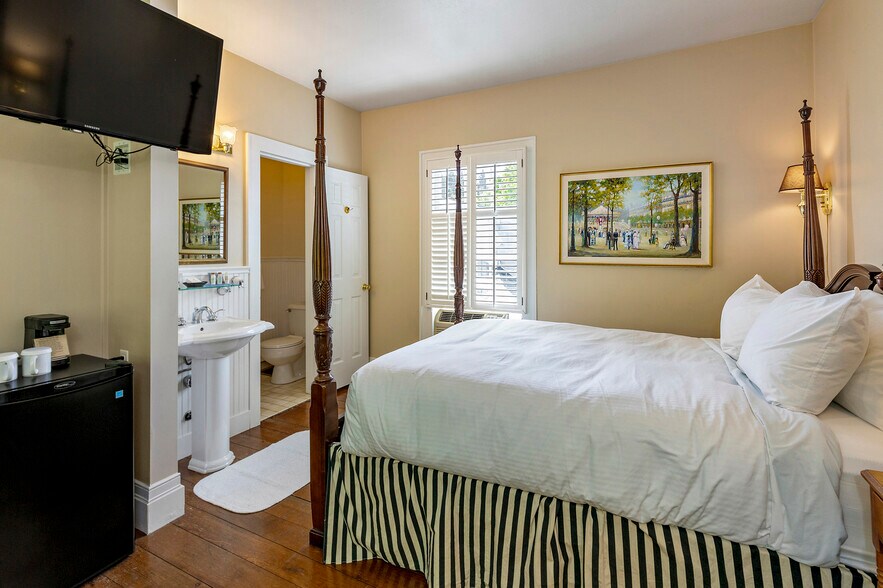 More Photos Of 240 E California St, Jacksonville Hotel For Sale