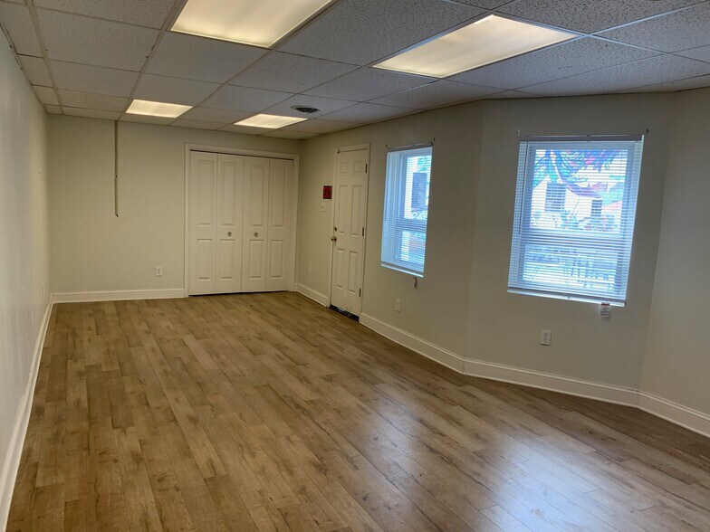 More Photos Of 122 E King St, York General Retail For Lease