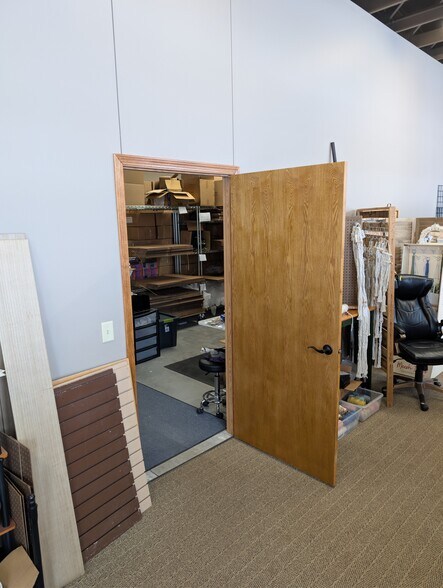 More Photos Of 4236 London Rd, Eau Claire Flex For Lease