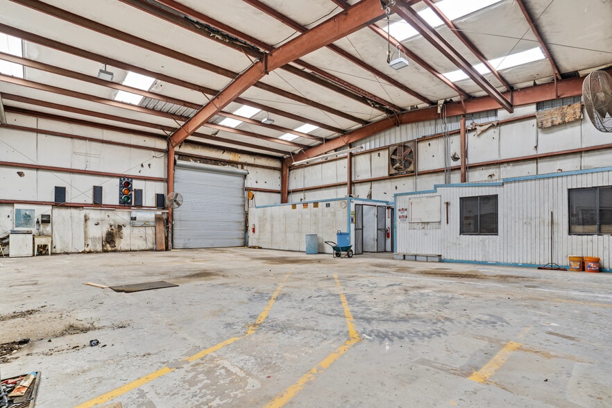 More Photos Of 12625 40th St N, Clearwater Warehouse For Sale