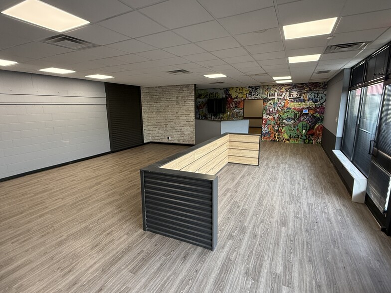 More Photos Of 601 N Verity Pky, Middletown General Retail For Sale