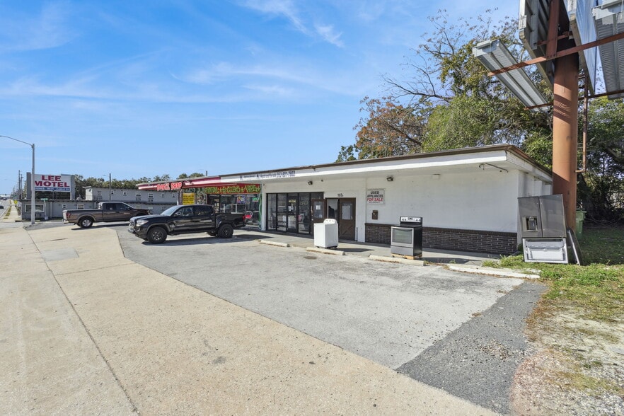 More Photos Of 107 S 14th St, Leesburg General Retail For Sale