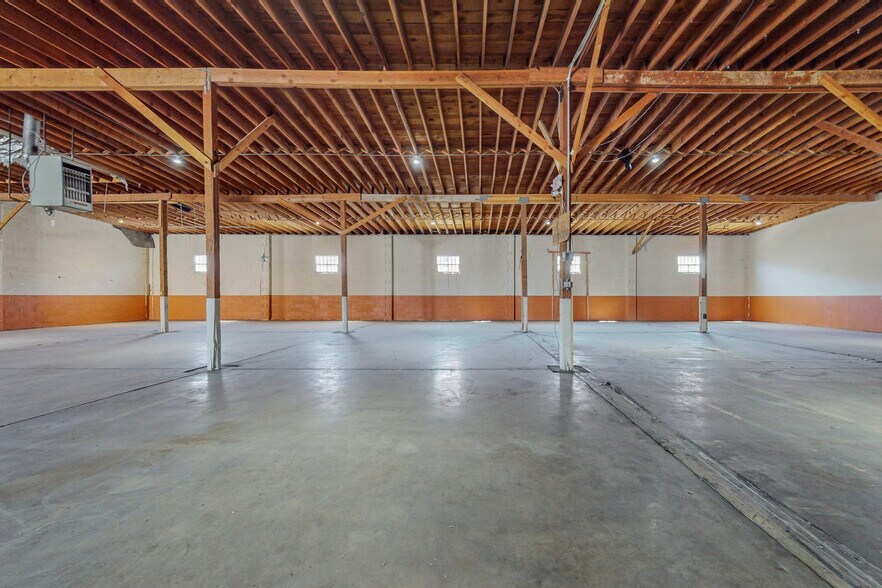More Photos Of 1823 Commercial St NE, Albuquerque Warehouse For Sale