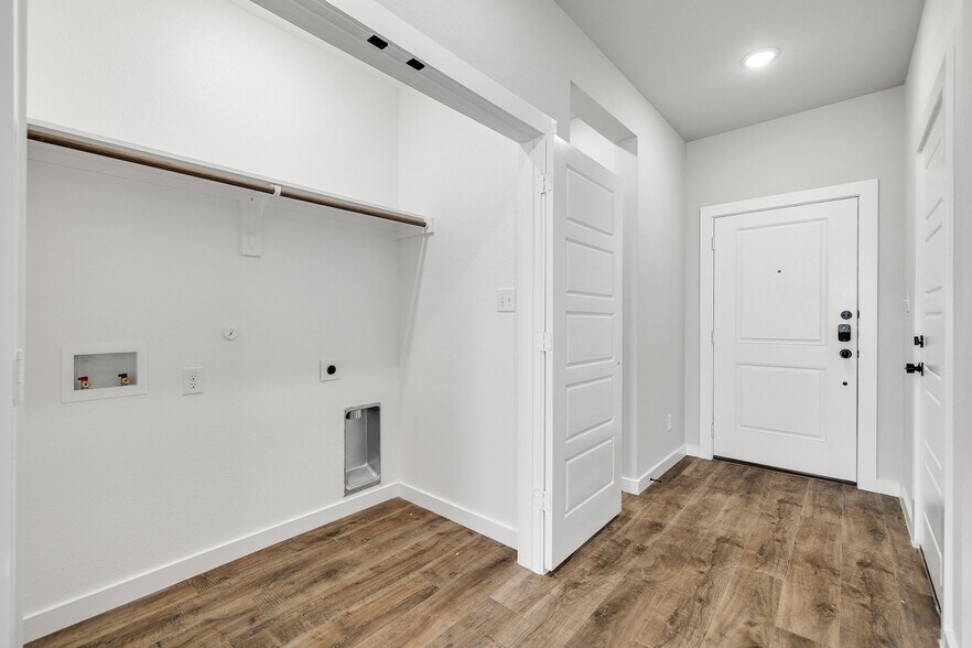 More Photos Of 651-655 Clovis St, Midlothian Apartments For Sale