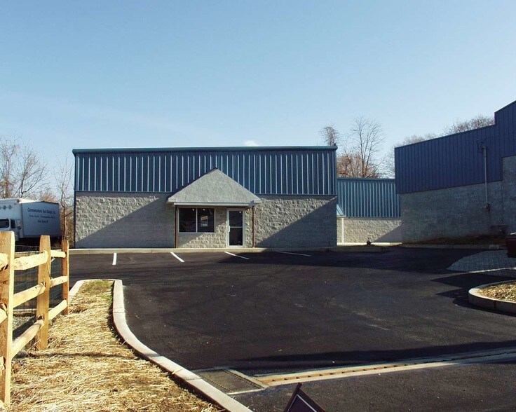 More Photos Of 249 Planebrook Rd, Malvern Showroom For Lease