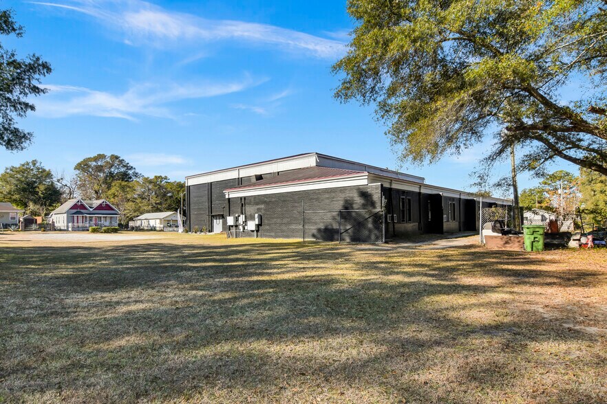 More Photos Of 920 N 6th St, Wilmington Religious Facility For Sale