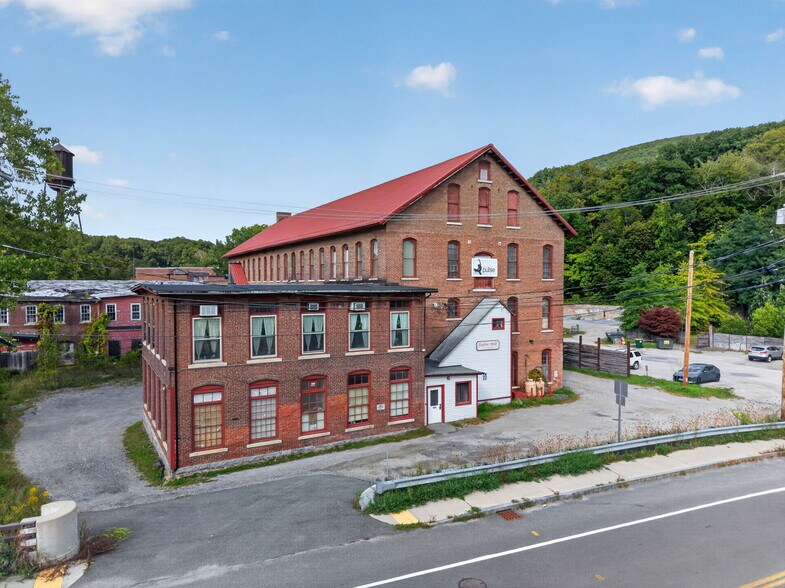 More Photos Of 420 Park St, Housatonic Flex For Sale