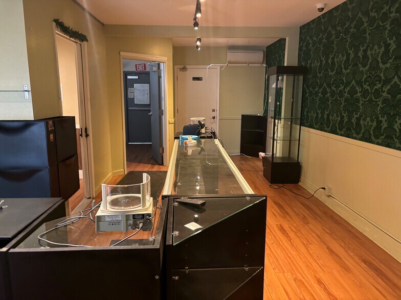More Photos Of 15350 NE Sandy Blvd, Portland Office Residential For Sale