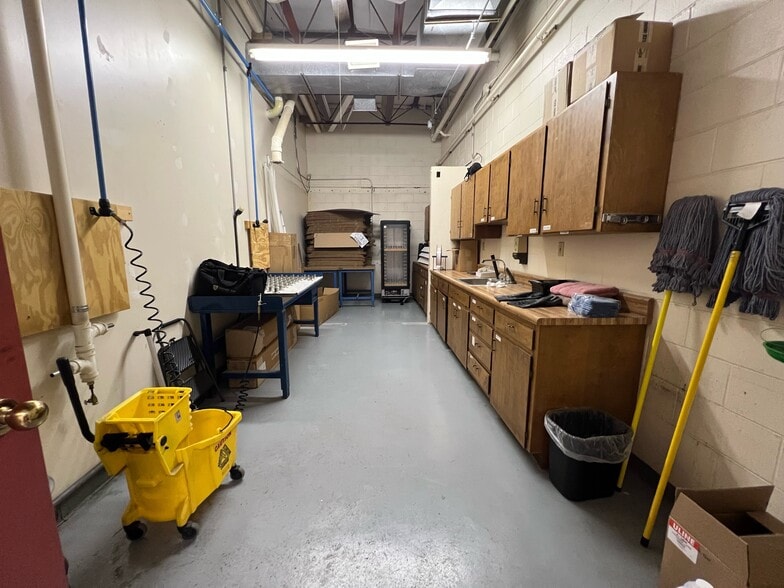 More Photos Of 104 Centre Ct, Radford Warehouse For Sale