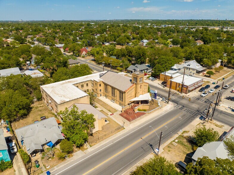 More Photos Of 1701 W Woodlawn Ave, San Antonio Religious Facility For Sale