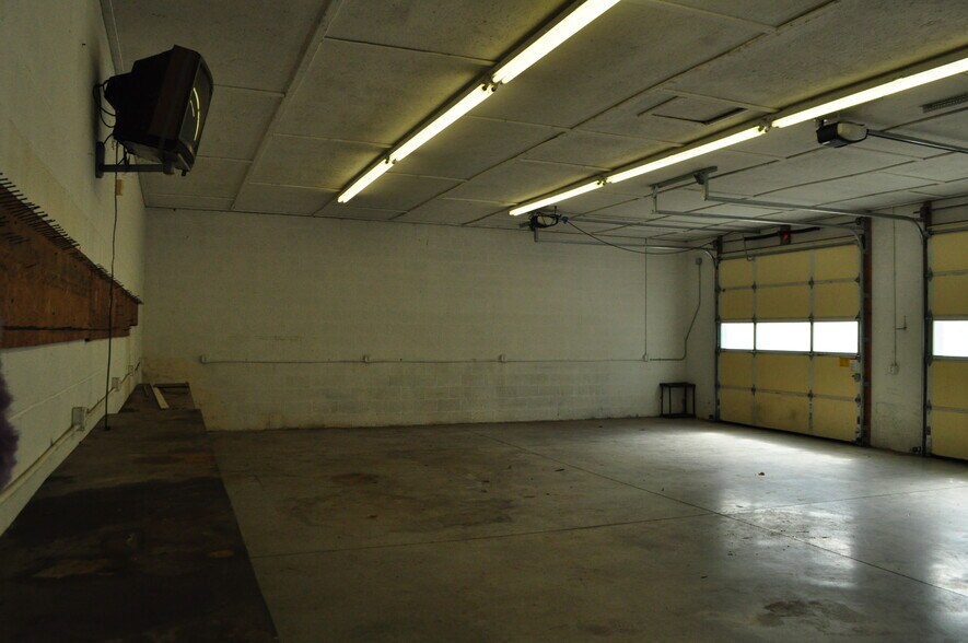 More Photos Of 6447 Rutledge Pike, Knoxville Office For Sale