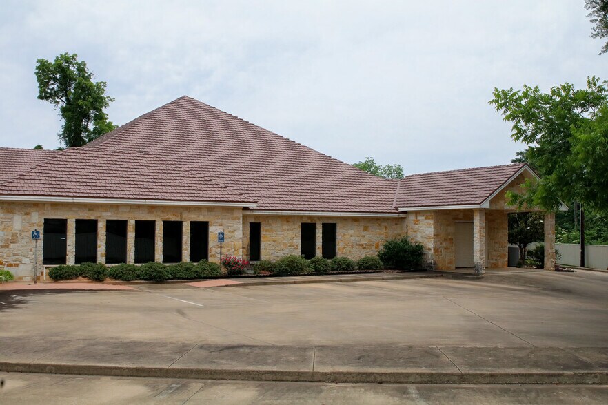 More Photos Of 404 Wynn Dr, Jacksonville Loft Creative Space For Sale