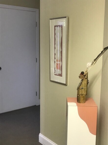 More Photos Of 214 1/2 10th St, Columbus Office Residential For Lease