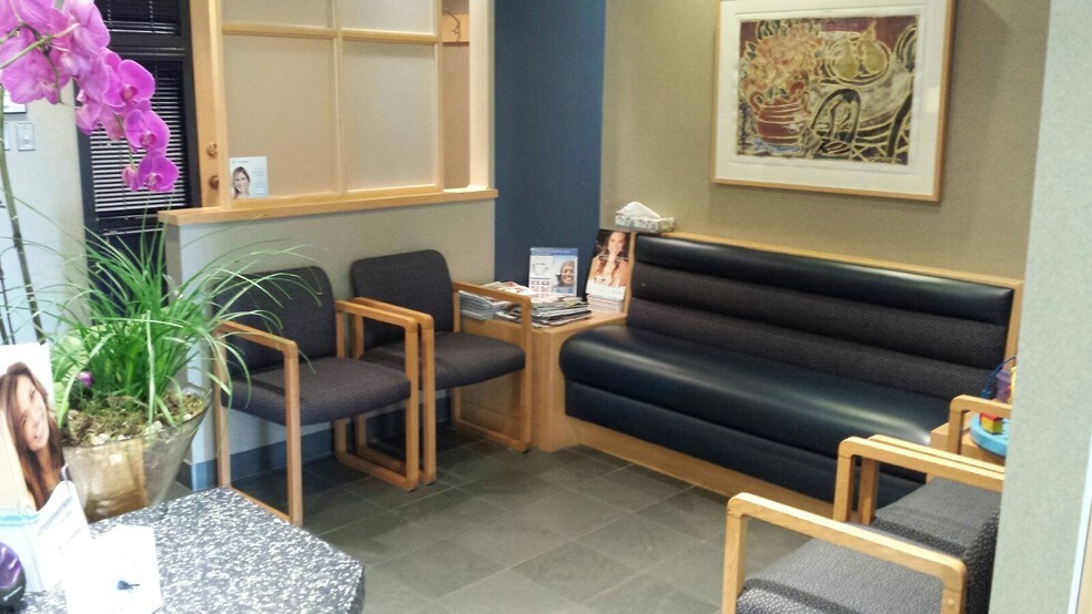 More Photos Of 2755 Lougheed Hwy, Port Coquitlam Unknown For Lease