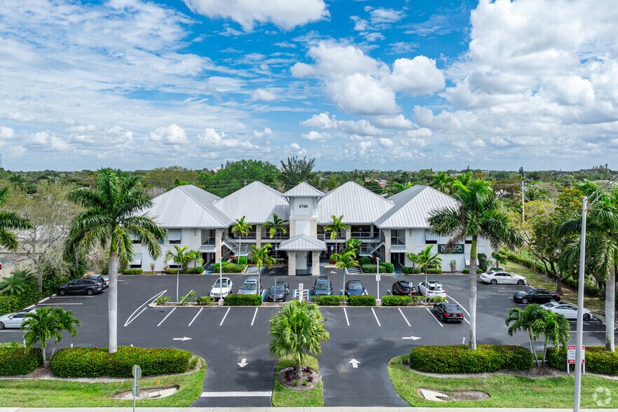 More Photos Of 4760 Tamiami Trl N, Naples Medical For Lease