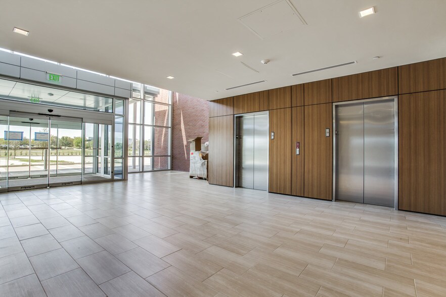 More Photos Of 6161 N State Highway 161, Irving Medical For Lease