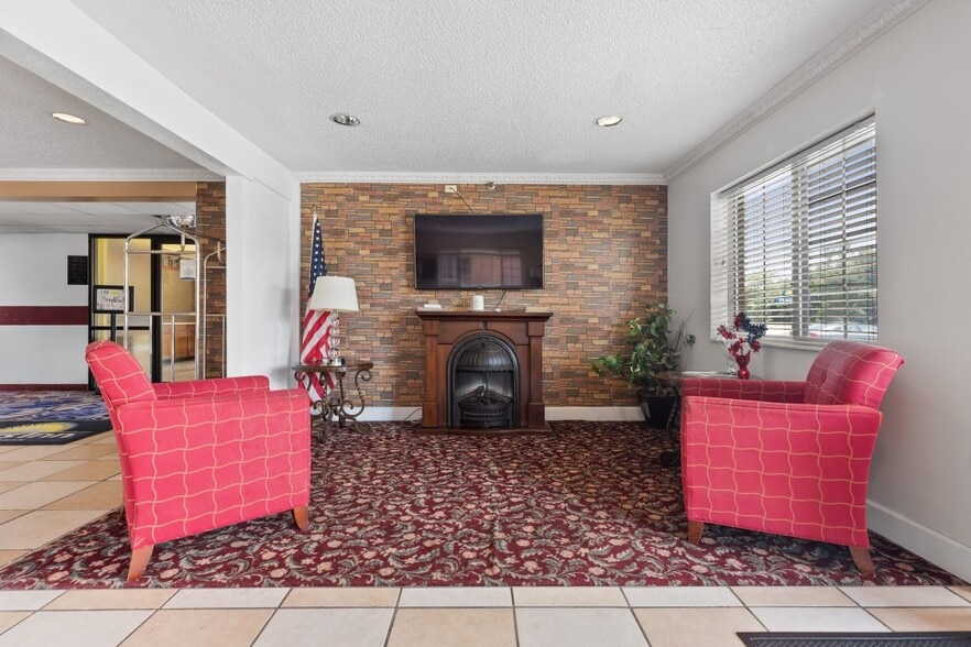 More Photos Of 912 US Highway 65/82 South, Lake Village Hotel For Sale