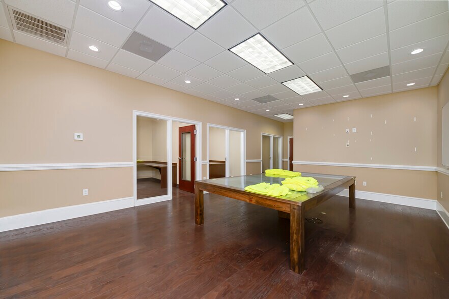 More Photos Of 4611 Ivey Dr, Macon-Bibb Office For Lease
