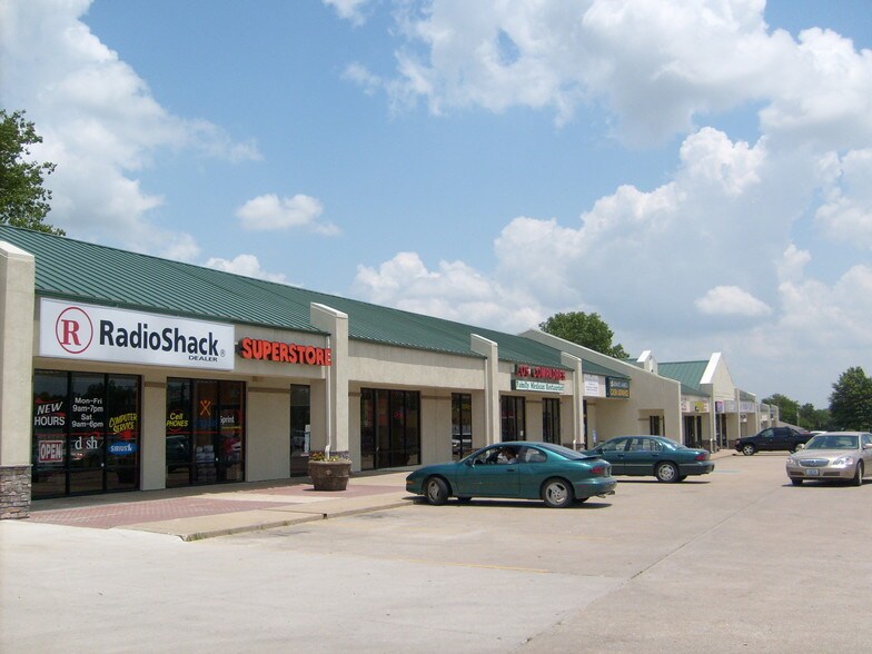 More Photos Of 1703-1745 E Ohio St, Clinton Freestanding For Sale