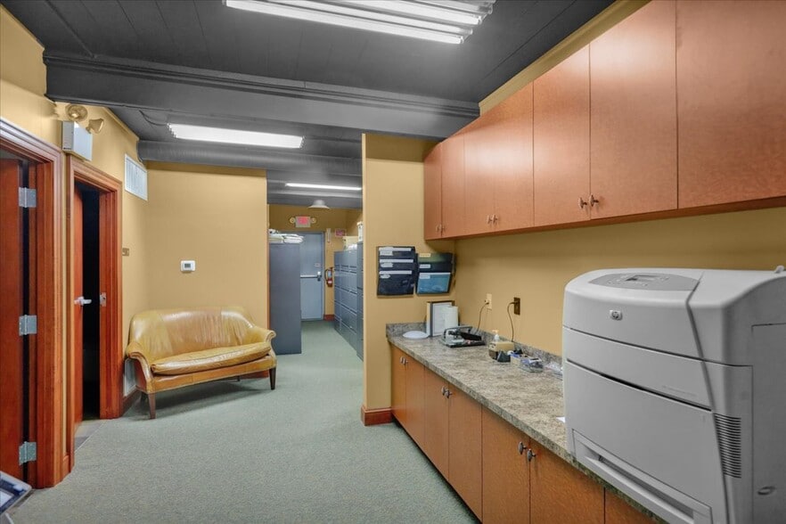 More Photos Of 426 Warren St, Reading Office For Sale