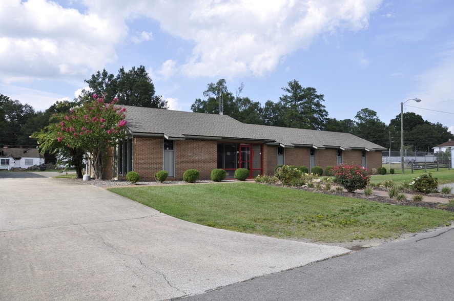 Primary Photo Of 209 Sycamore St, Sanford Office For Lease