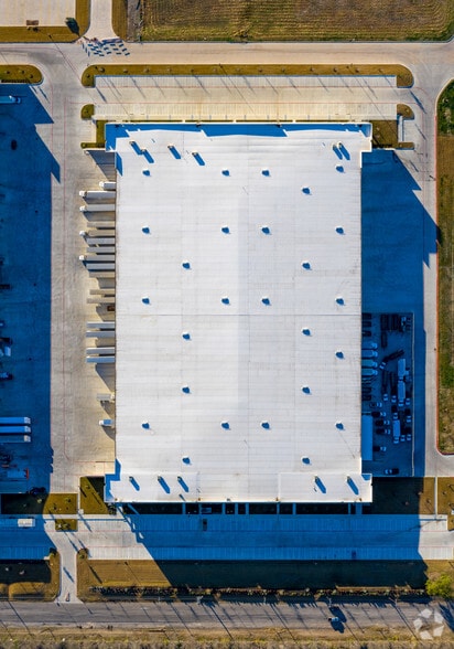 More Photos Of 5035 Eisenhauer Rd, San Antonio Unknown For Lease