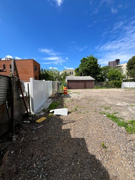 More Photos Of 30-56 14th St, Long Island City Land For Lease