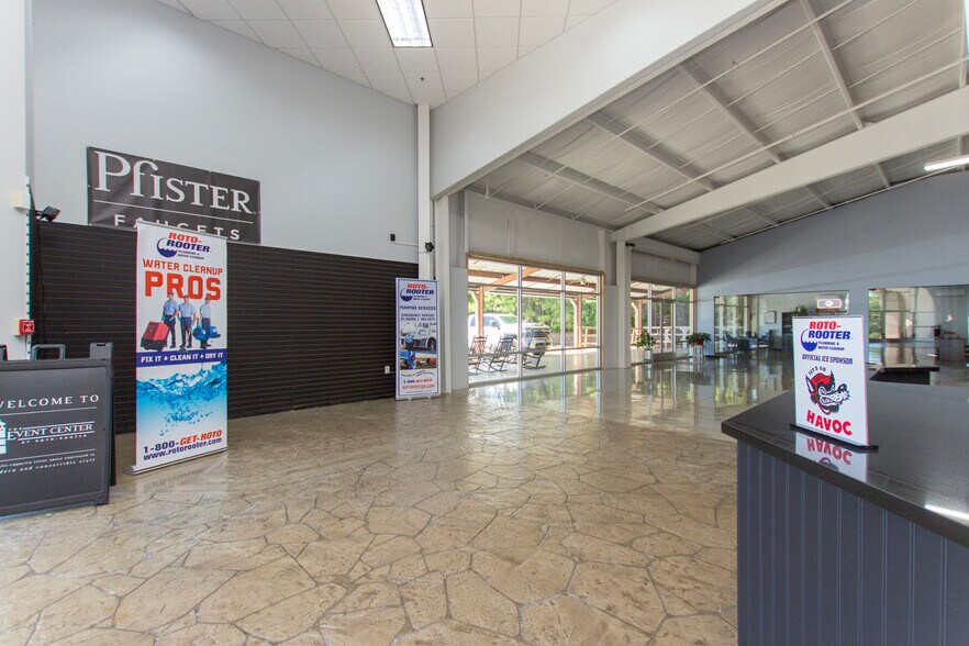 More Photos Of 1435 Paramount Dr, Huntsville Freestanding For Sale