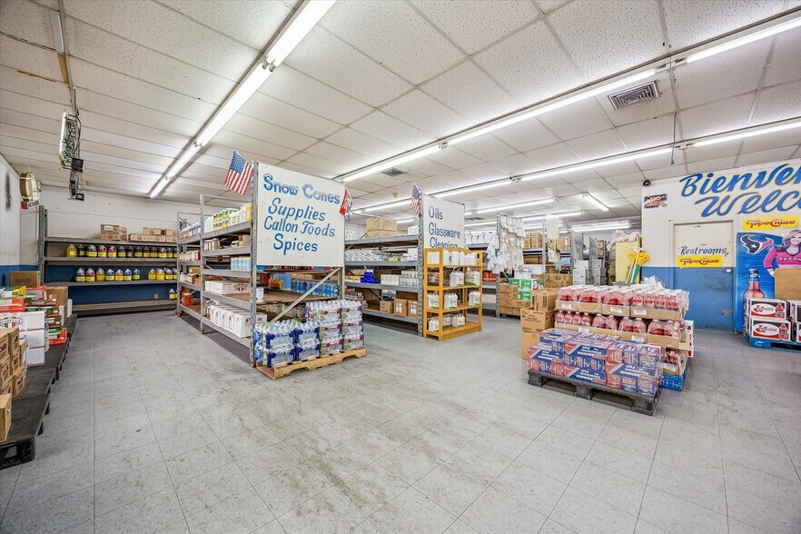 More Photos Of 7515 Long Point Rd, Houston Warehouse For Sale