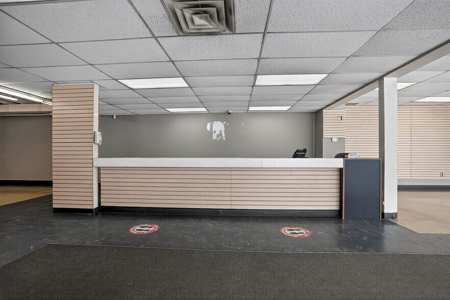 More Photos Of 812 Dundas St, London Freestanding For Sale